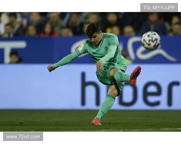 萨拉戈萨门将拳击被禁赛十三场